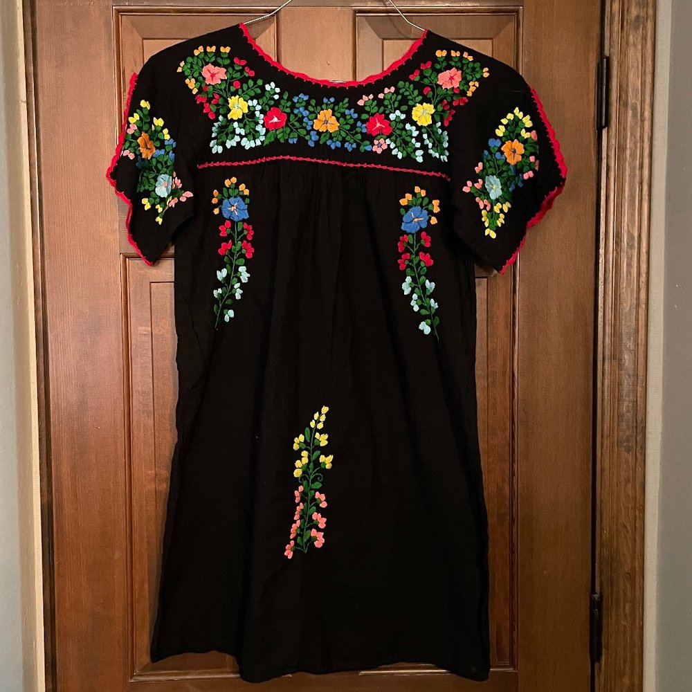 NWOT Size Medium Siren La Primavera hand-embroidered Mexican peasant dress
